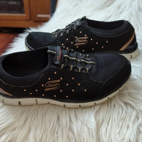 Skechers Black Sneakers with Suede Finish and Platform Sole - Picture 8 of 10